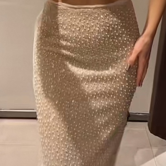 ZARA NWT SEQUIN SKIRT
SIZE S & M
🚨PRICE FIRM NO OFFER - Picture 9 of 16